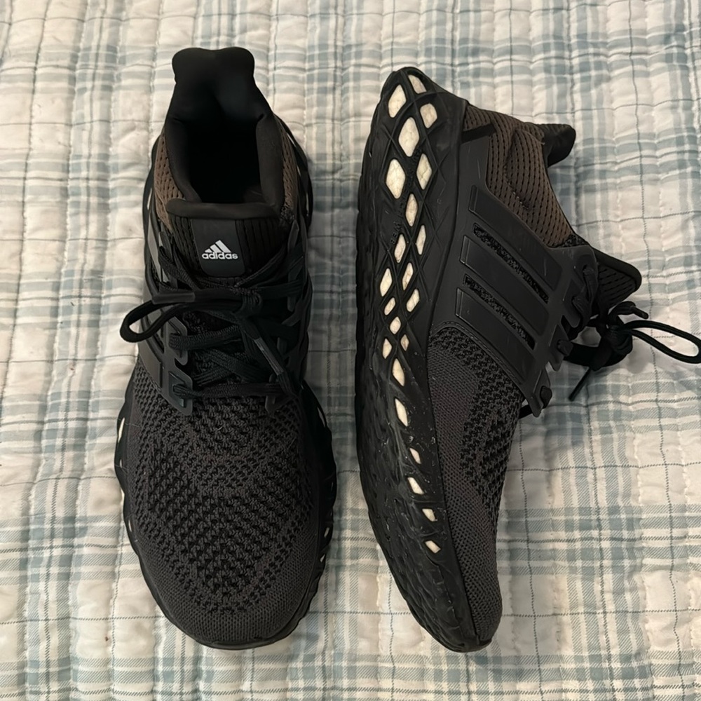 Men’s adidas black tennis shoes size 10.5